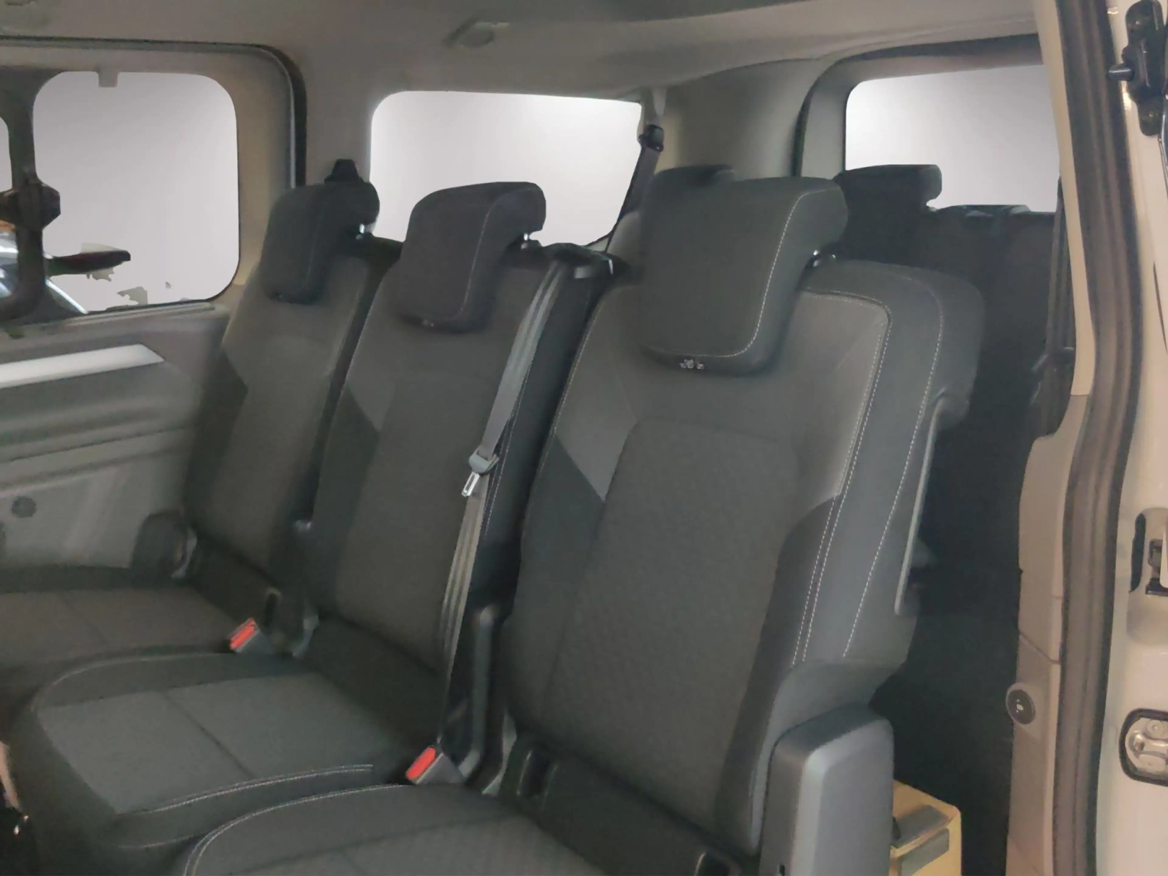 Volkswagen T7 Caravelle Edition 2.0 TDI 4MO Matrix/Standh/8 — photo 13