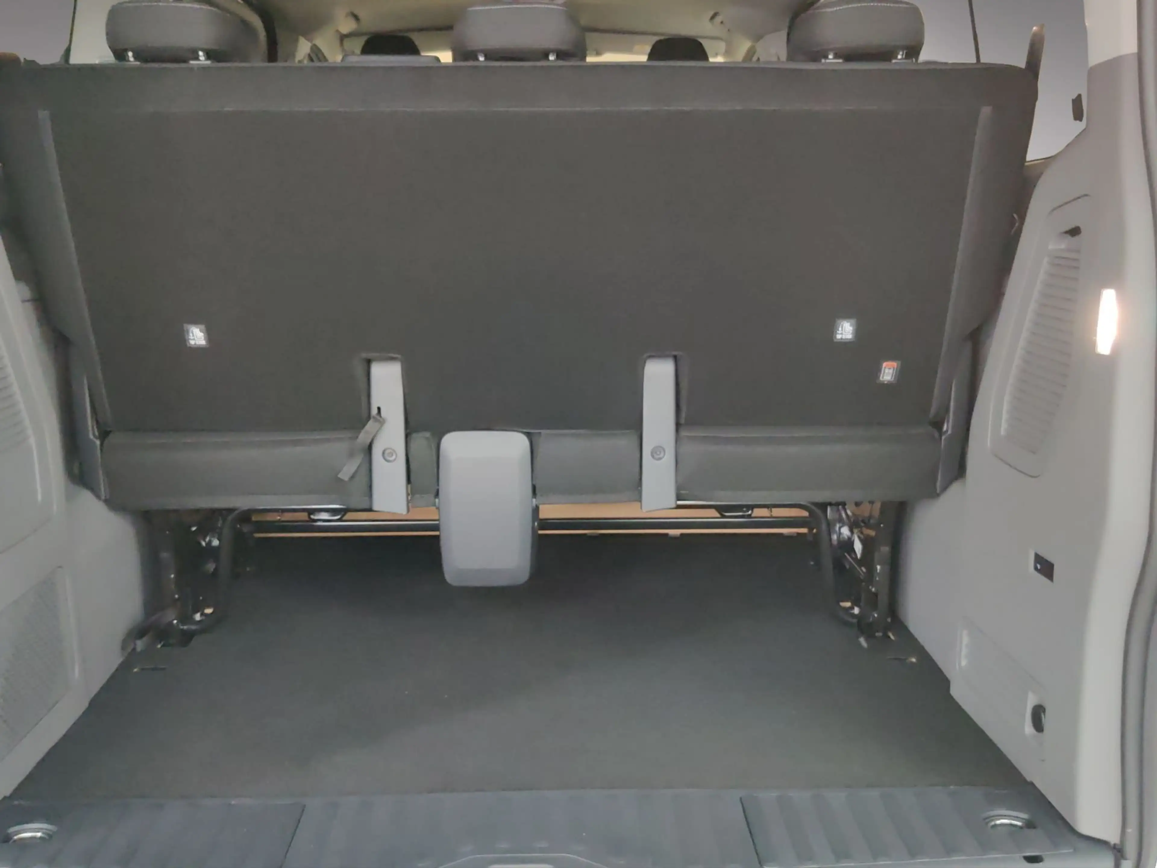 Volkswagen T7 Caravelle Edition 2.0 TDI 4MO Matrix/Standh/8 — photo 14