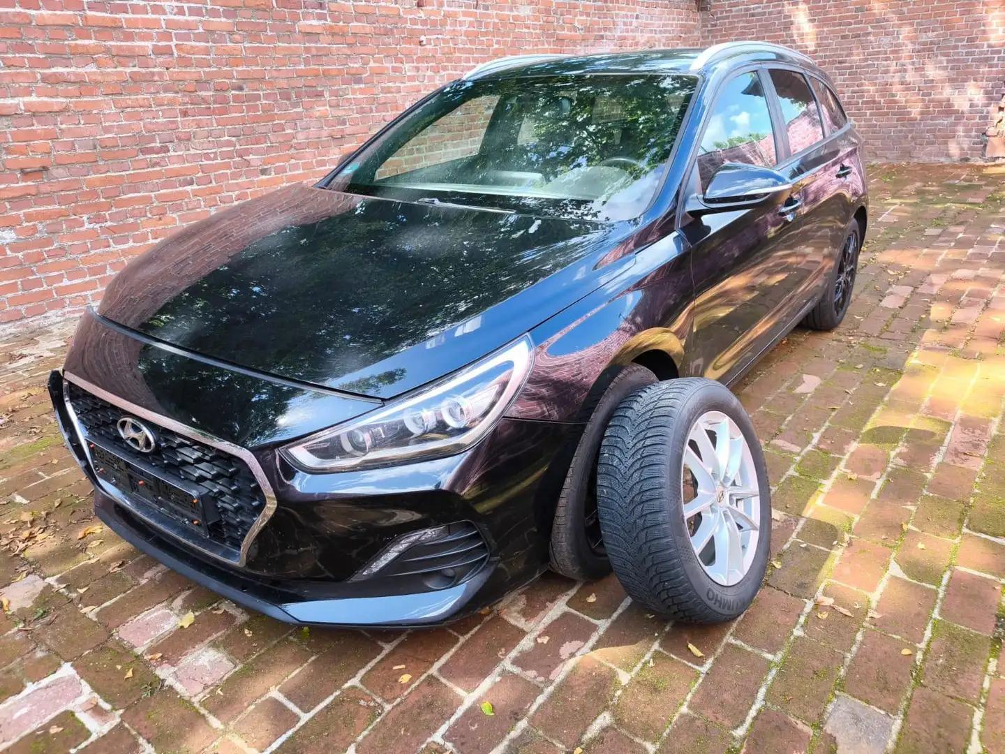 Hyundai i30 Passion+ 1.4 TGDI Automatik Airbags Ok Noir - 2