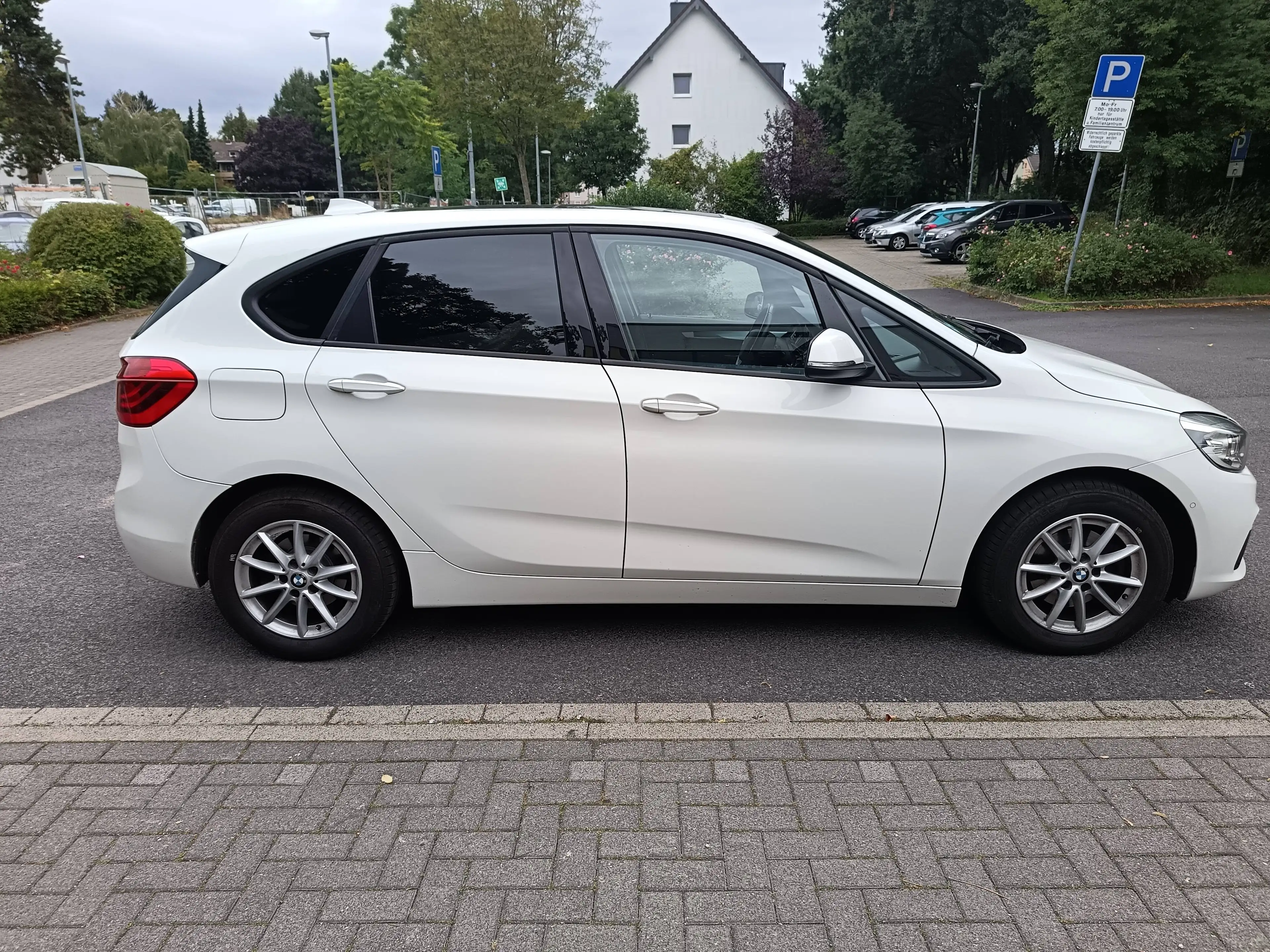 BMW 218 218 i Advantage — photo 8