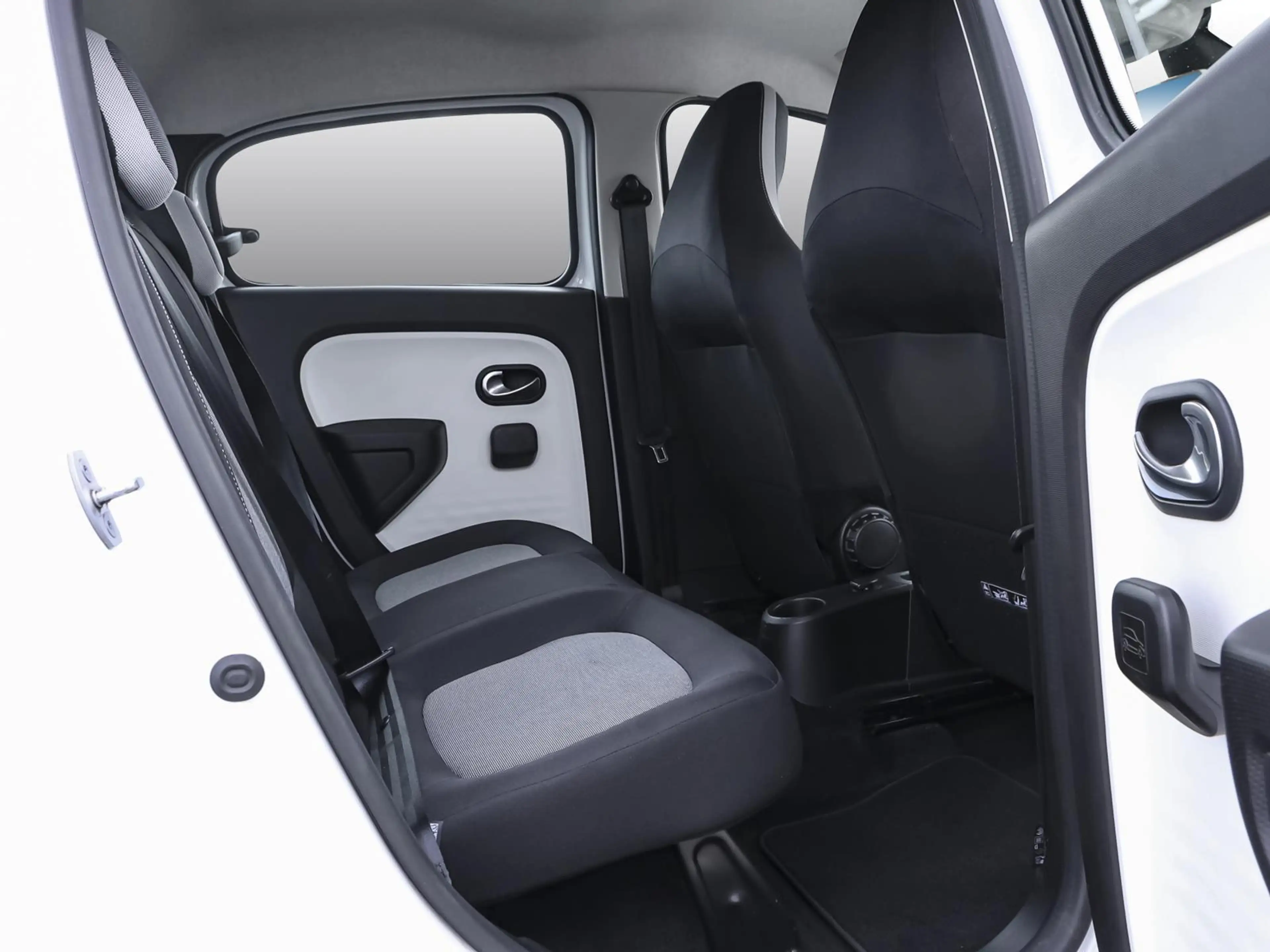 Renault Twingo E-TECH ZEN SHZ ANDROID CARPLAY — photo 4