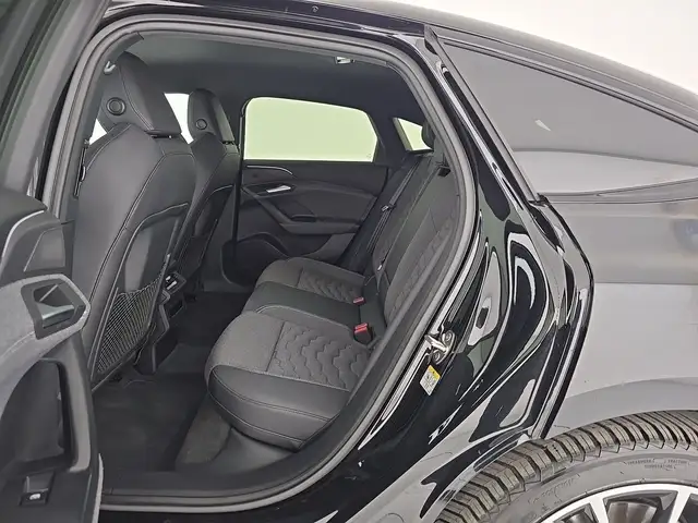 Audi E-Tron S view 10