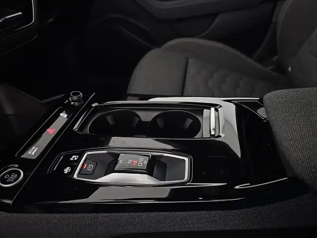 Audi E-Tron S view 12