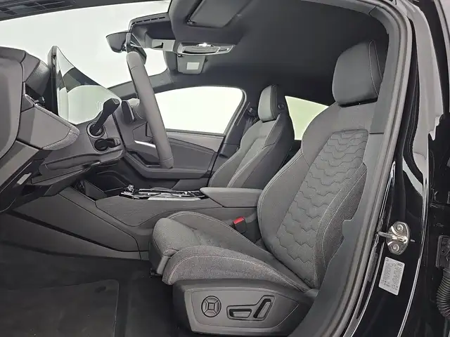 Audi E-Tron S view 9