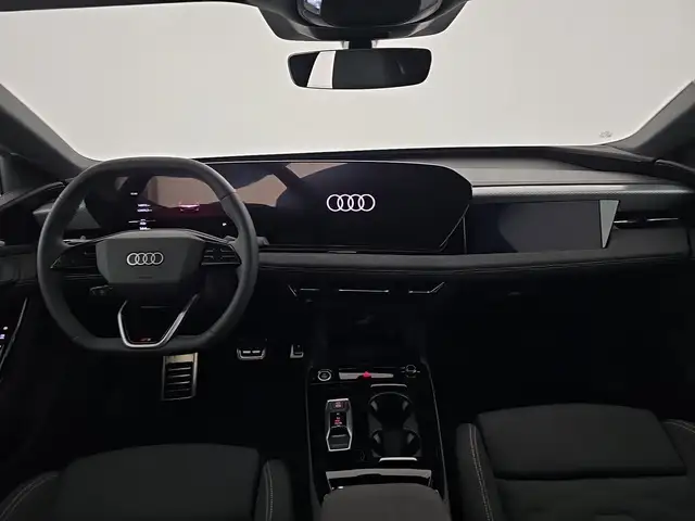 Audi E-Tron S view 11