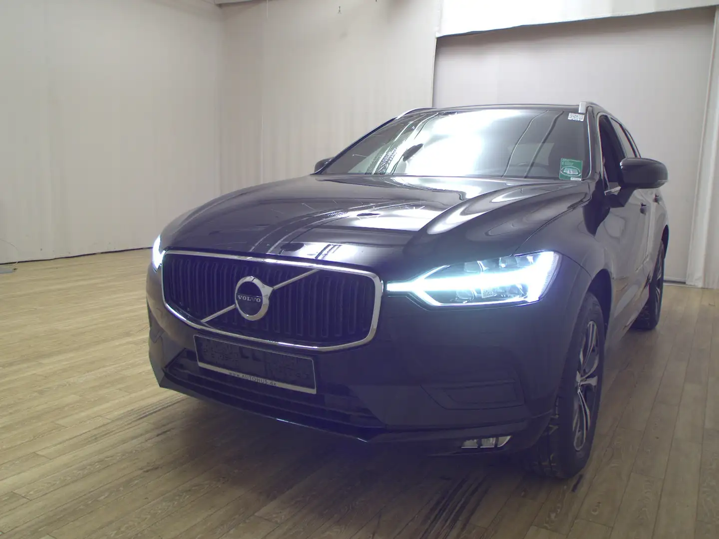 Volvo XC60 B4 D AWD Momentum Leder Navi LED 4xShz 360° Schwarz - 2