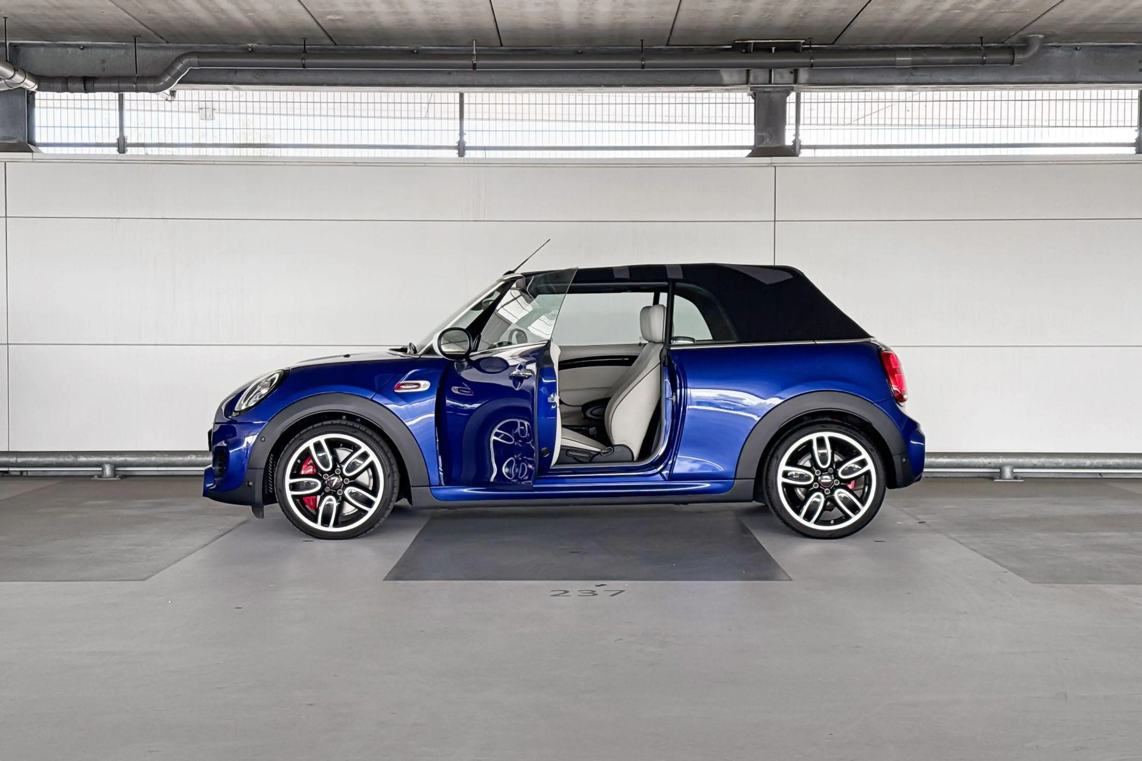 MINI John Cooper Works Cabrio 2.0 Chili — photo 3