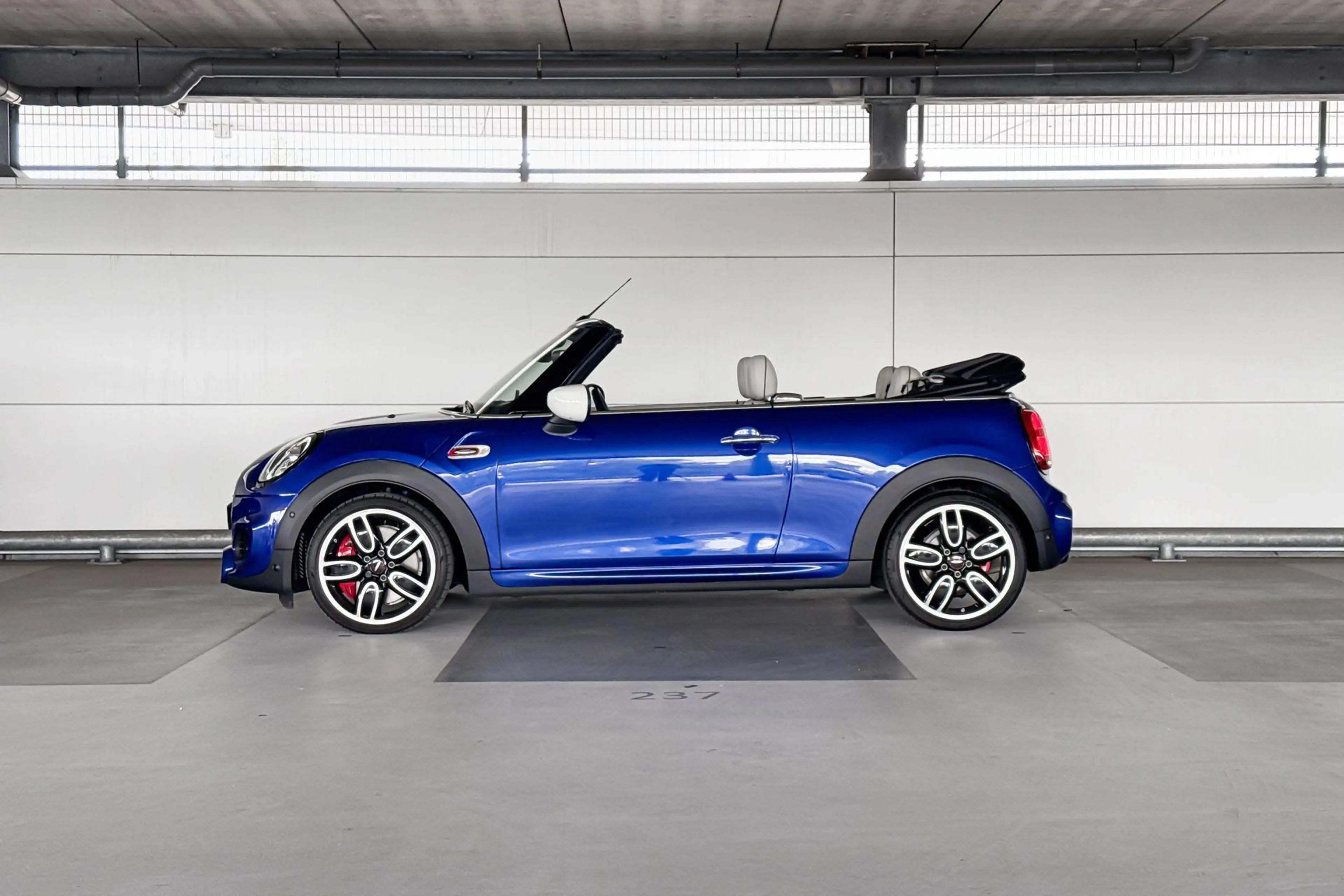 MINI John Cooper Works Cabrio 2.0 Chili — photo 2