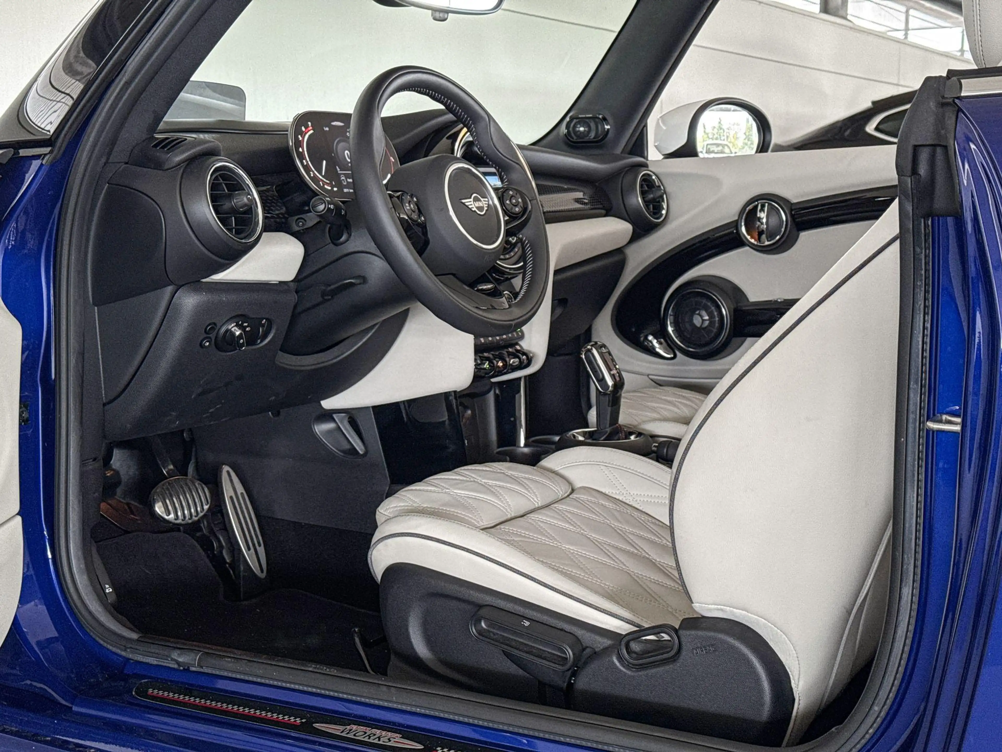 MINI John Cooper Works Cabrio 2.0 Chili — photo 8