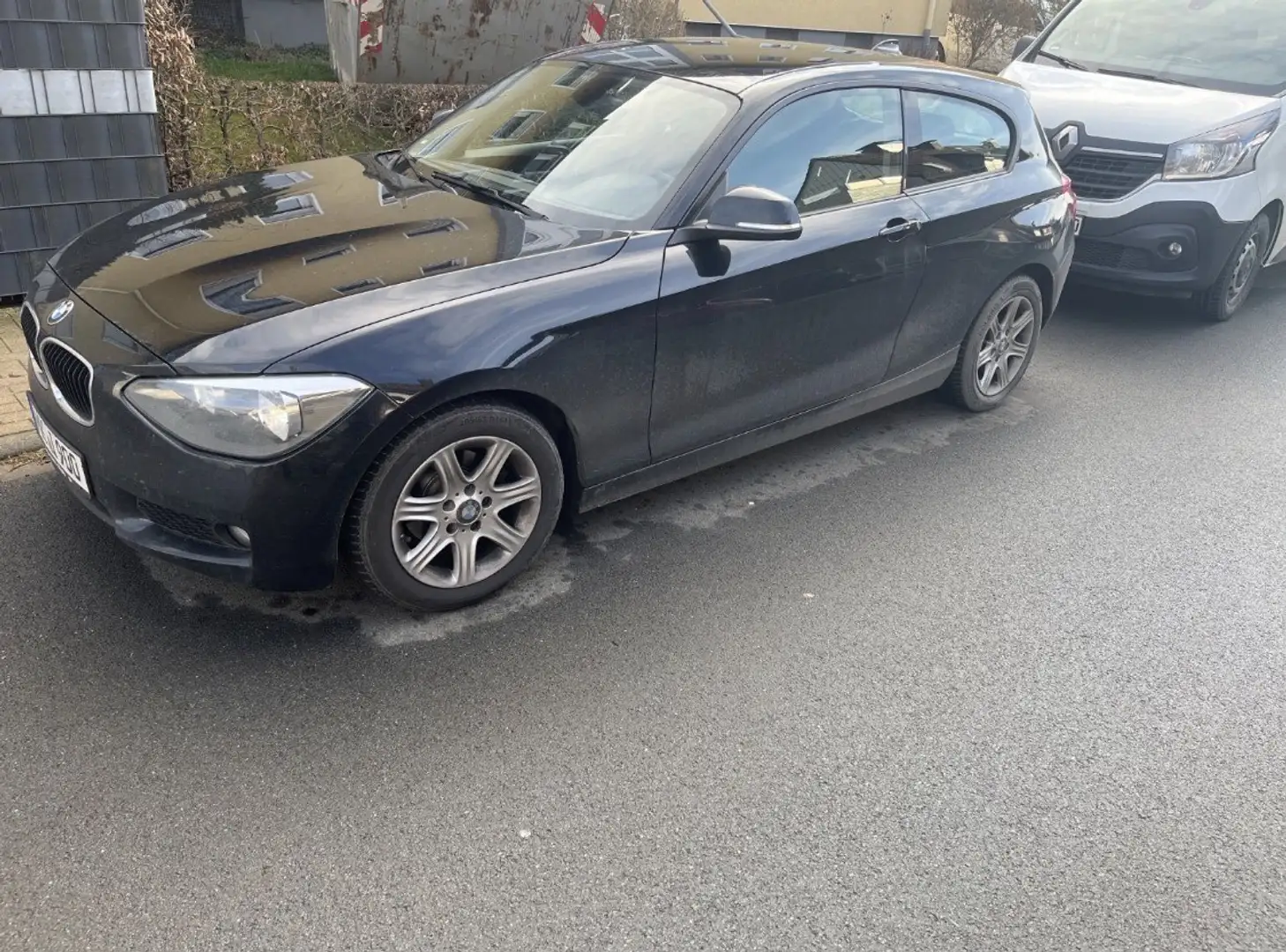 BMW 114 114 i Schwarz - 1