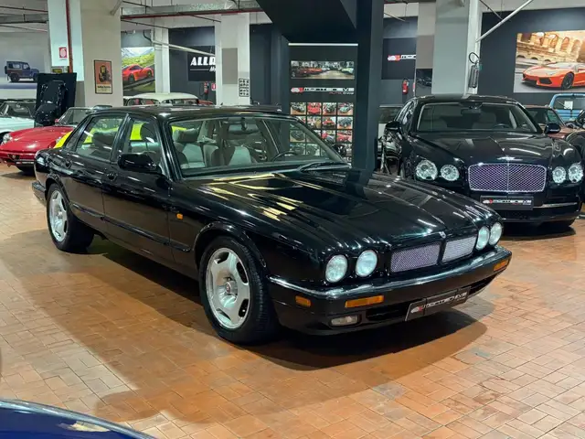 Jaguar XJR 4.0 Ufficiale Italia