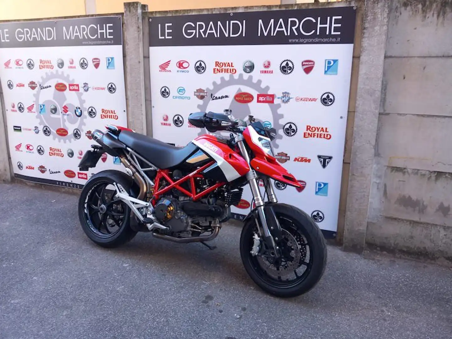 Ducati Hypermotard 1100 - 2