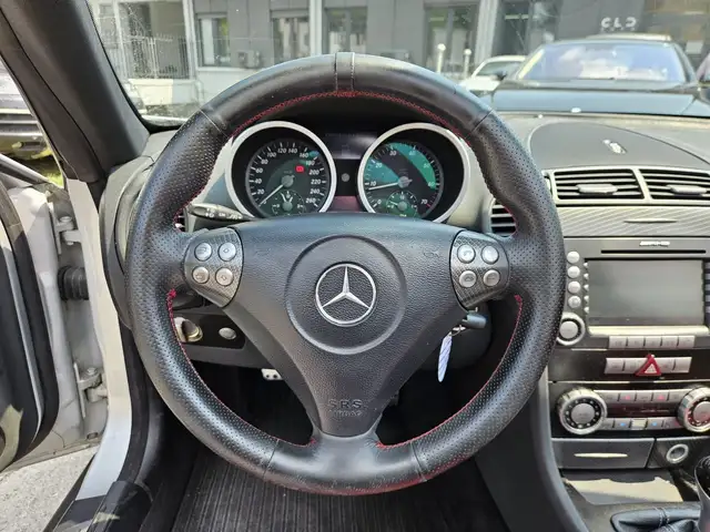 Mercedes-Benz SLK view 13
