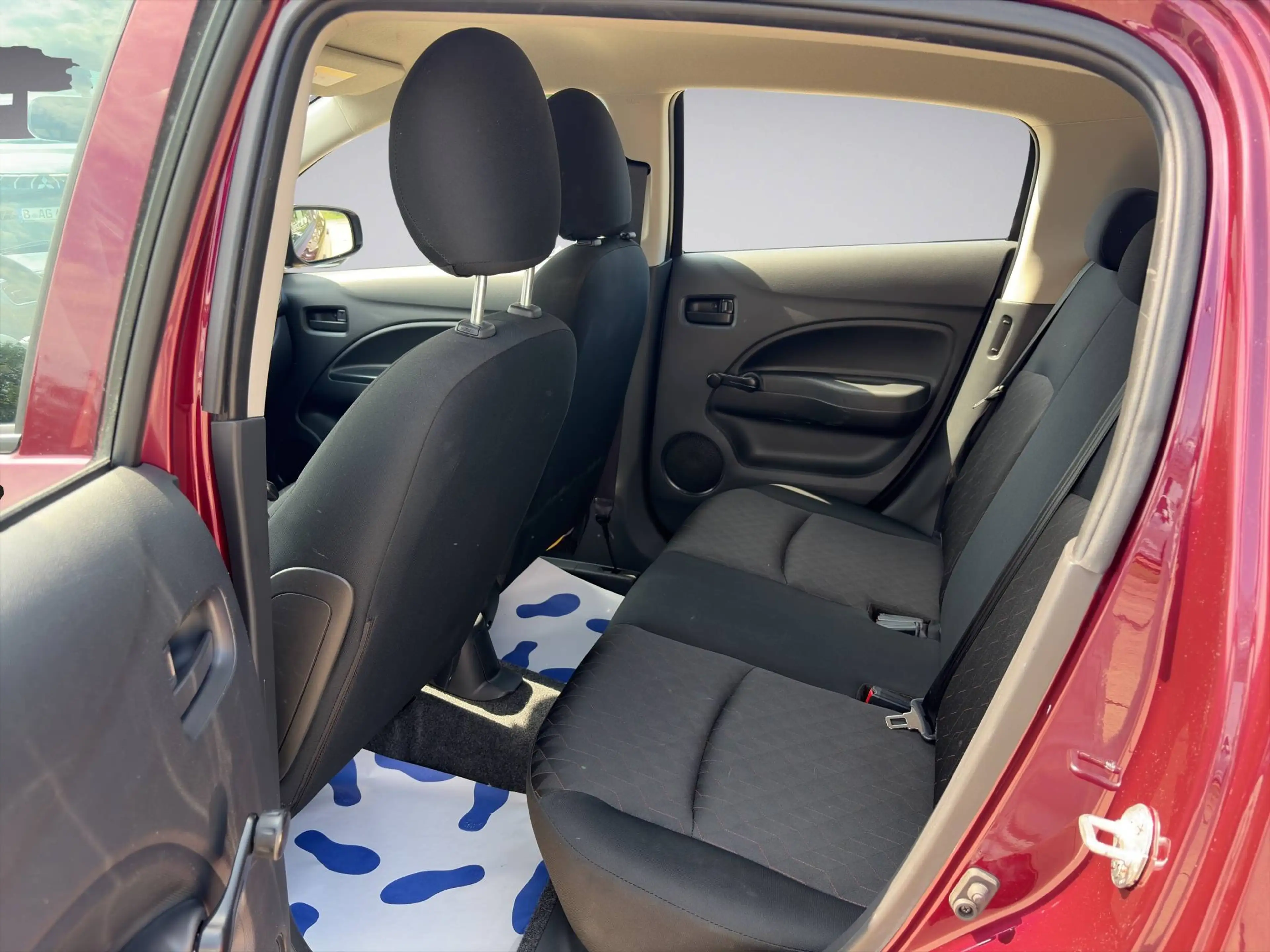 Mitsubishi Space Star Select — photo 12