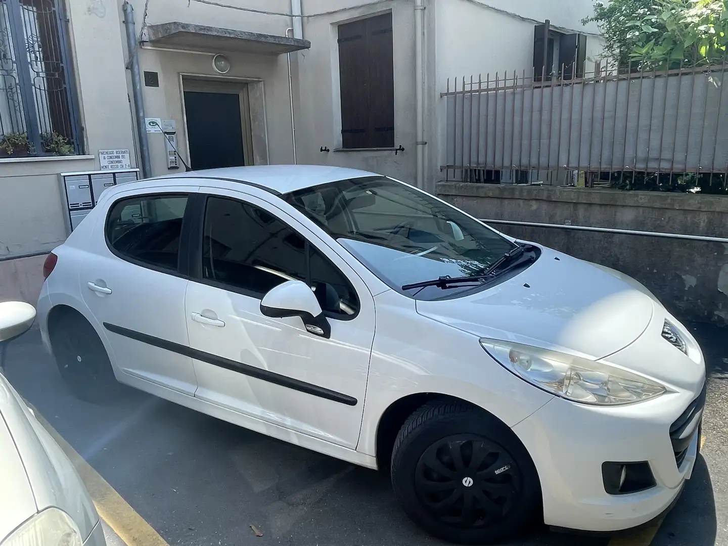 Peugeot 207 5p 1.4 hdi One-Line - 1