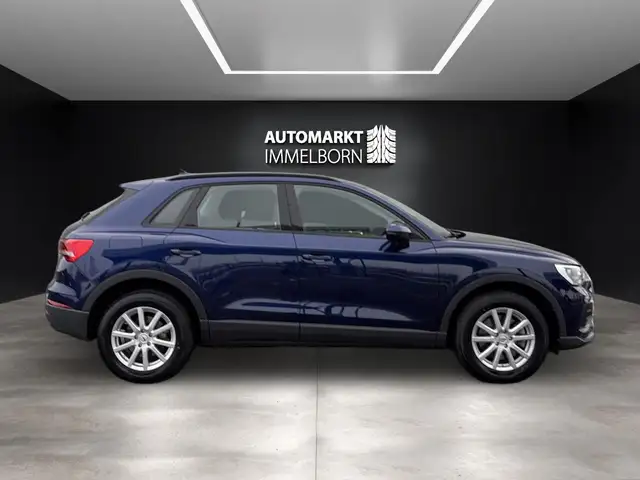 Audi Q3 view 9