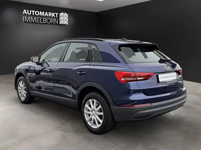 Audi Q3 view 5