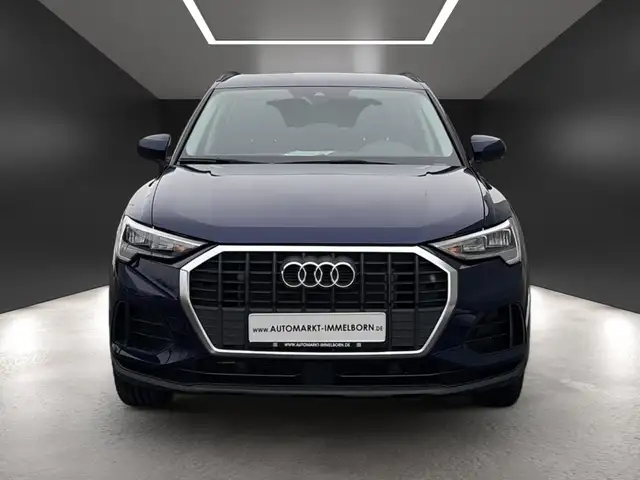 Audi Q3 view 10