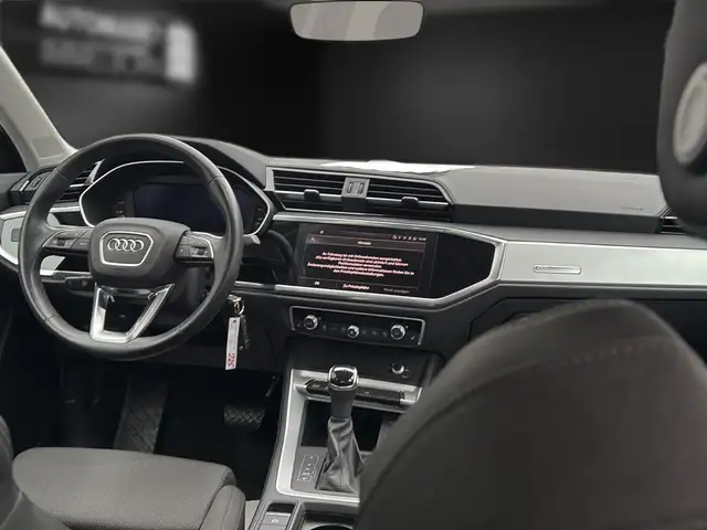Audi Q3 view 15