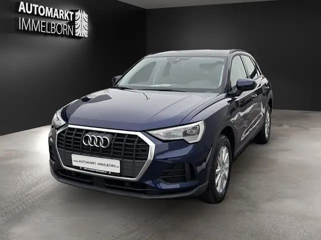 Audi Q3 view 4