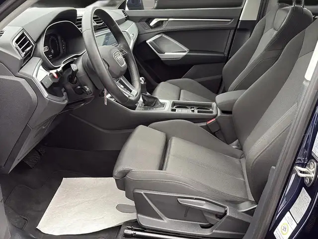 Audi Q3 view 13