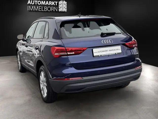 Audi Q3 view 6