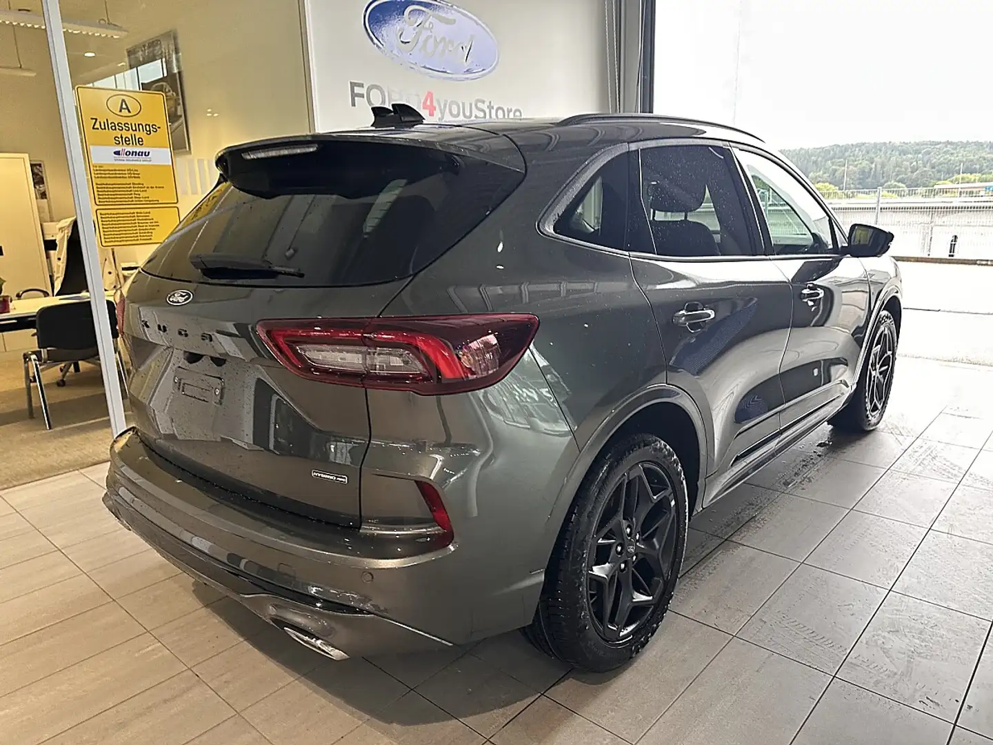 Ford Kuga 2,5 Duratec FHEV BlueCruise Edition Allrad Aut. Grau - 2