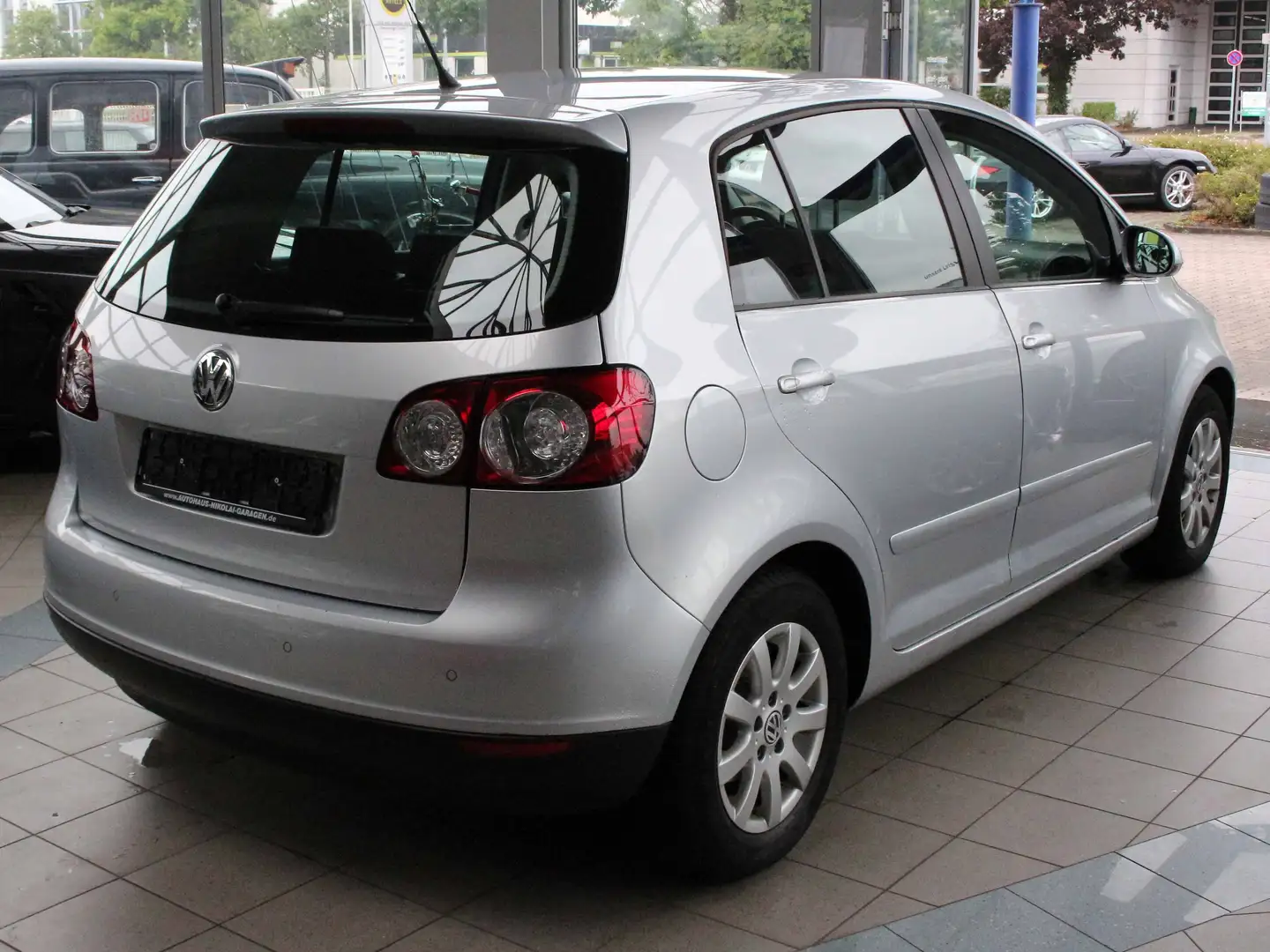Volkswagen Golf Plus Comfortline 1.Hand , Automatik Plateado - 2