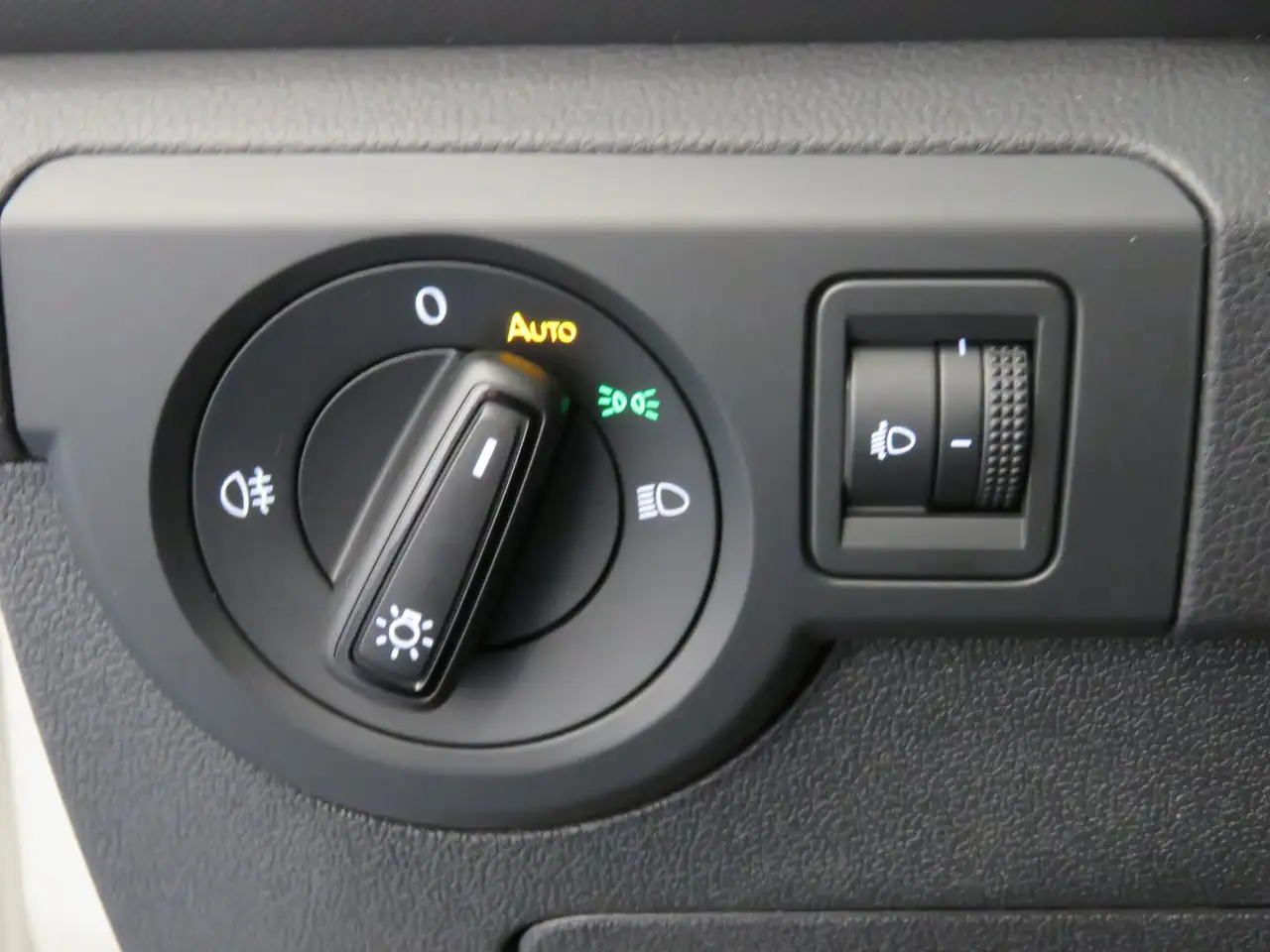 Volkswagen T-Cross 4Me TSI 9