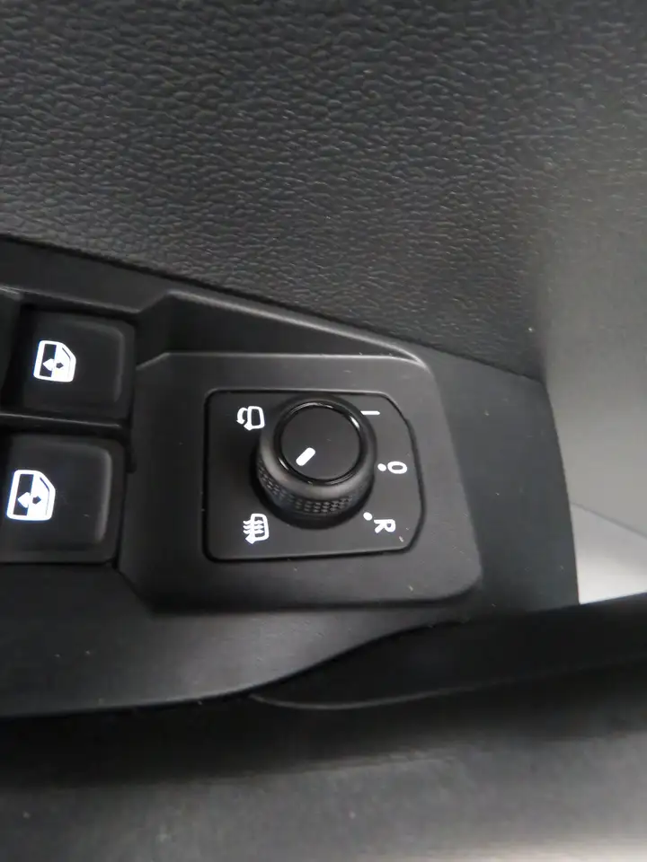Volkswagen T-Cross 4Me TSI 7