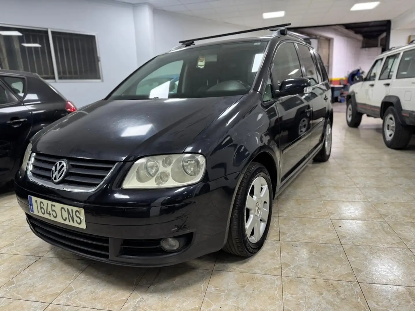 Volkswagen Touran 2.0TDI Highline Negro - 1