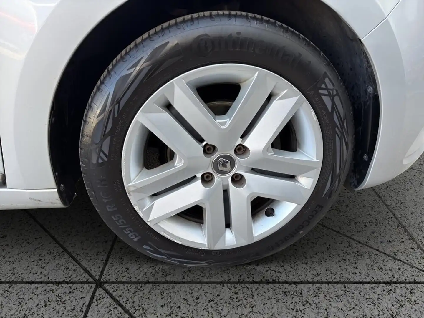 Renault Clio Zen TCe 100 Silber - 2