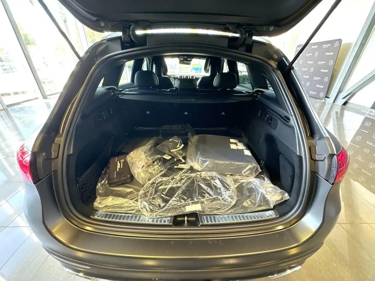Mercedes-Benz GLC снимка Mercedes-Benz GLC