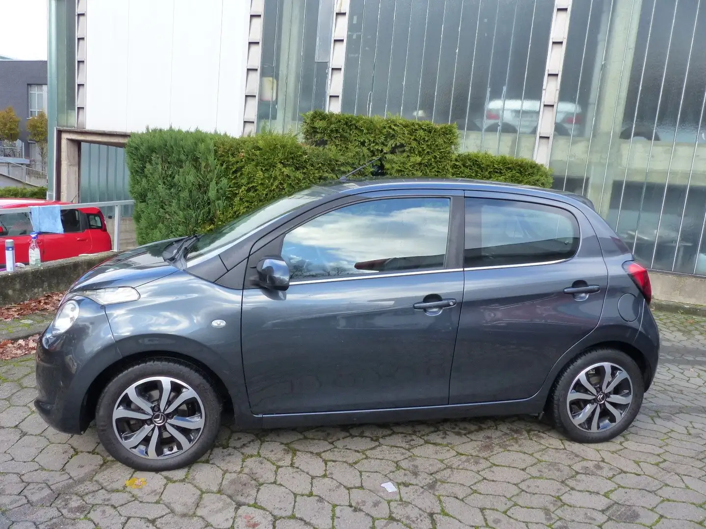 Citroen C1 Shine Automatik/Klima/Sitzheiz/Bluetooth/2.Hd Grau - 1