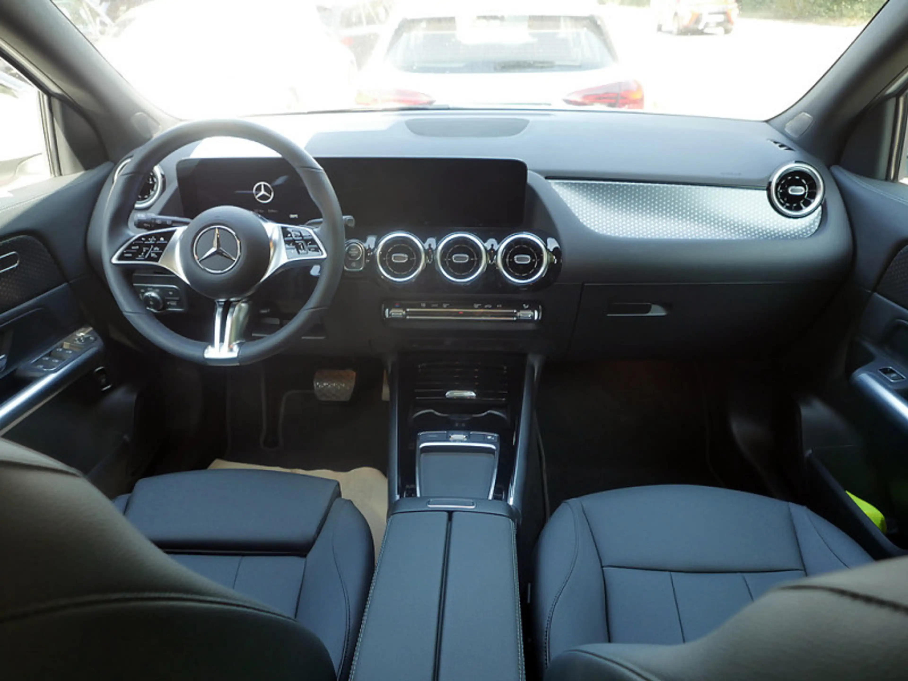 Mercedes-Benz GLA 200 , PROGRESSIVE KAMERA PANO SPUR PDC SHD — photo 9