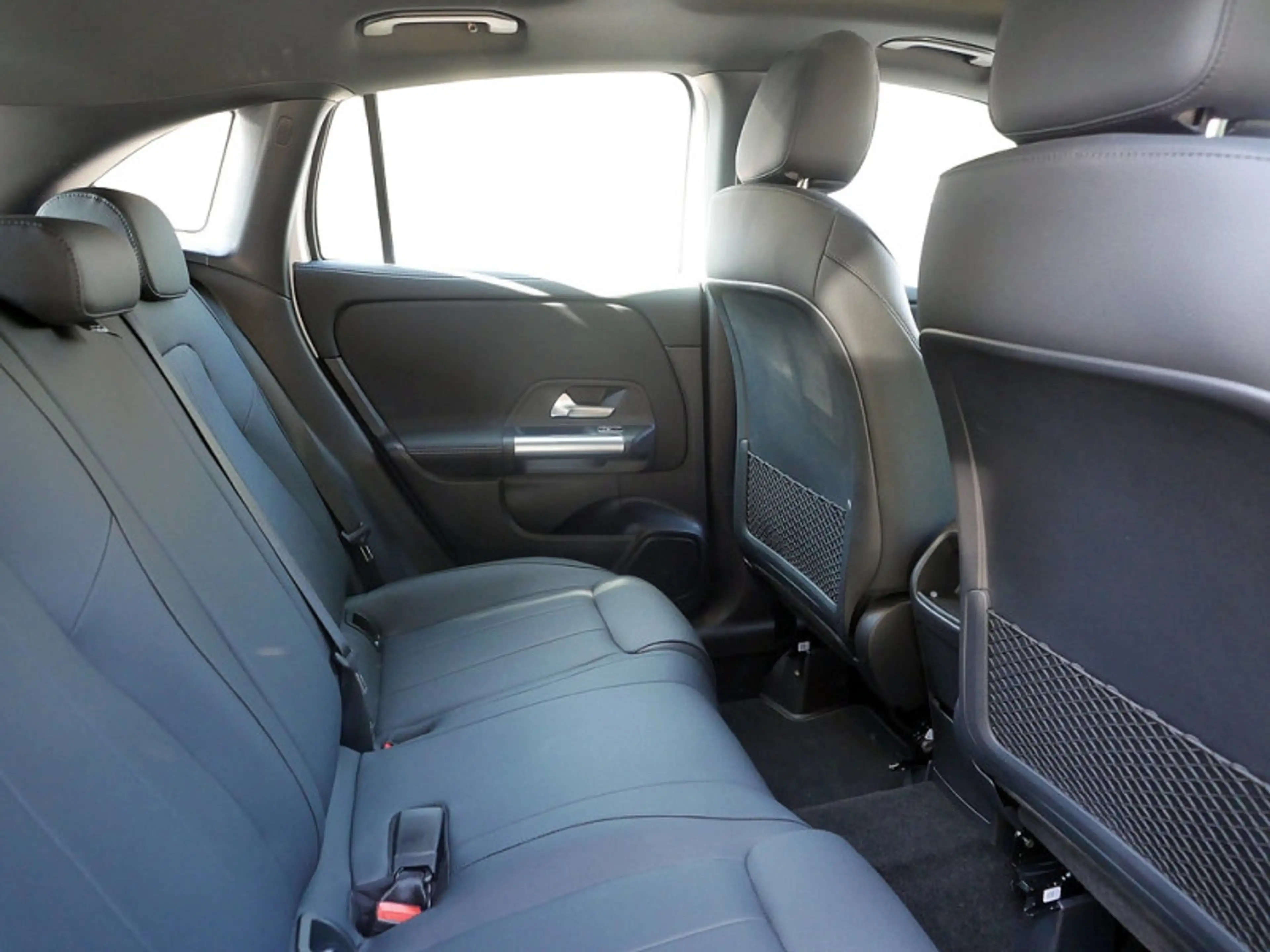 Mercedes-Benz GLA 200 , PROGRESSIVE KAMERA PANO SPUR PDC SHD — photo 8