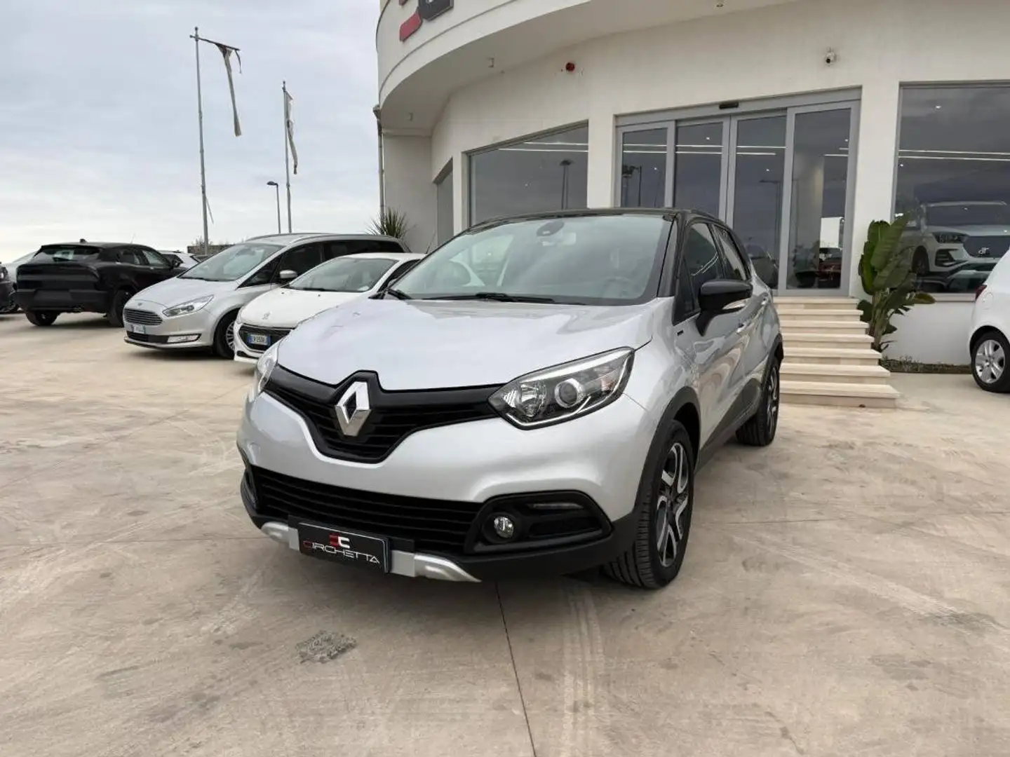 Renault Captur 1.5 dci energy Zen 90cv edc Silber - 2