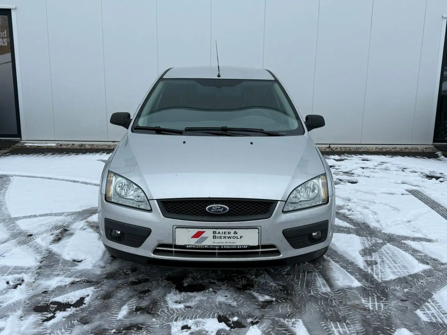 Ford Focus Turnier Trend 1.6 TÜV 06.27 Silber - 2