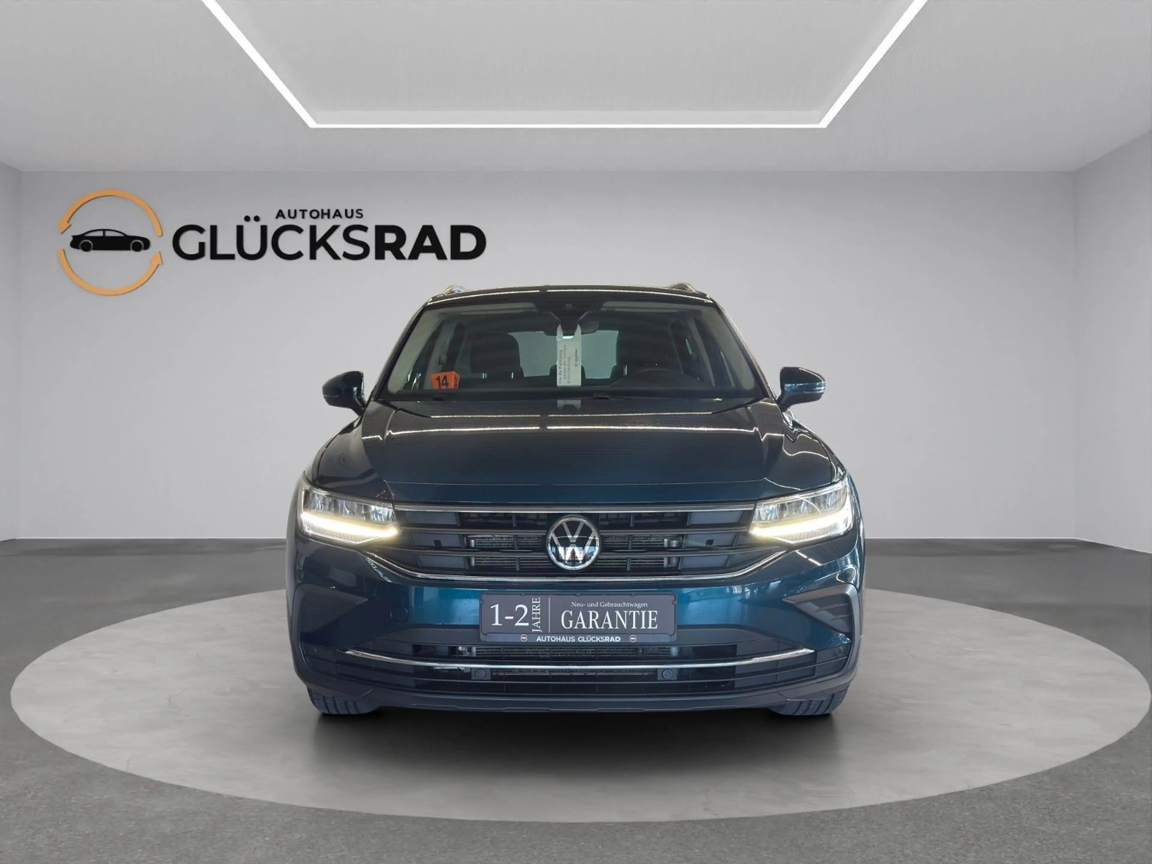 Volkswagen Tiguan Life DSG R-Kam APP ACC AHK TW LED Navi — photo 2