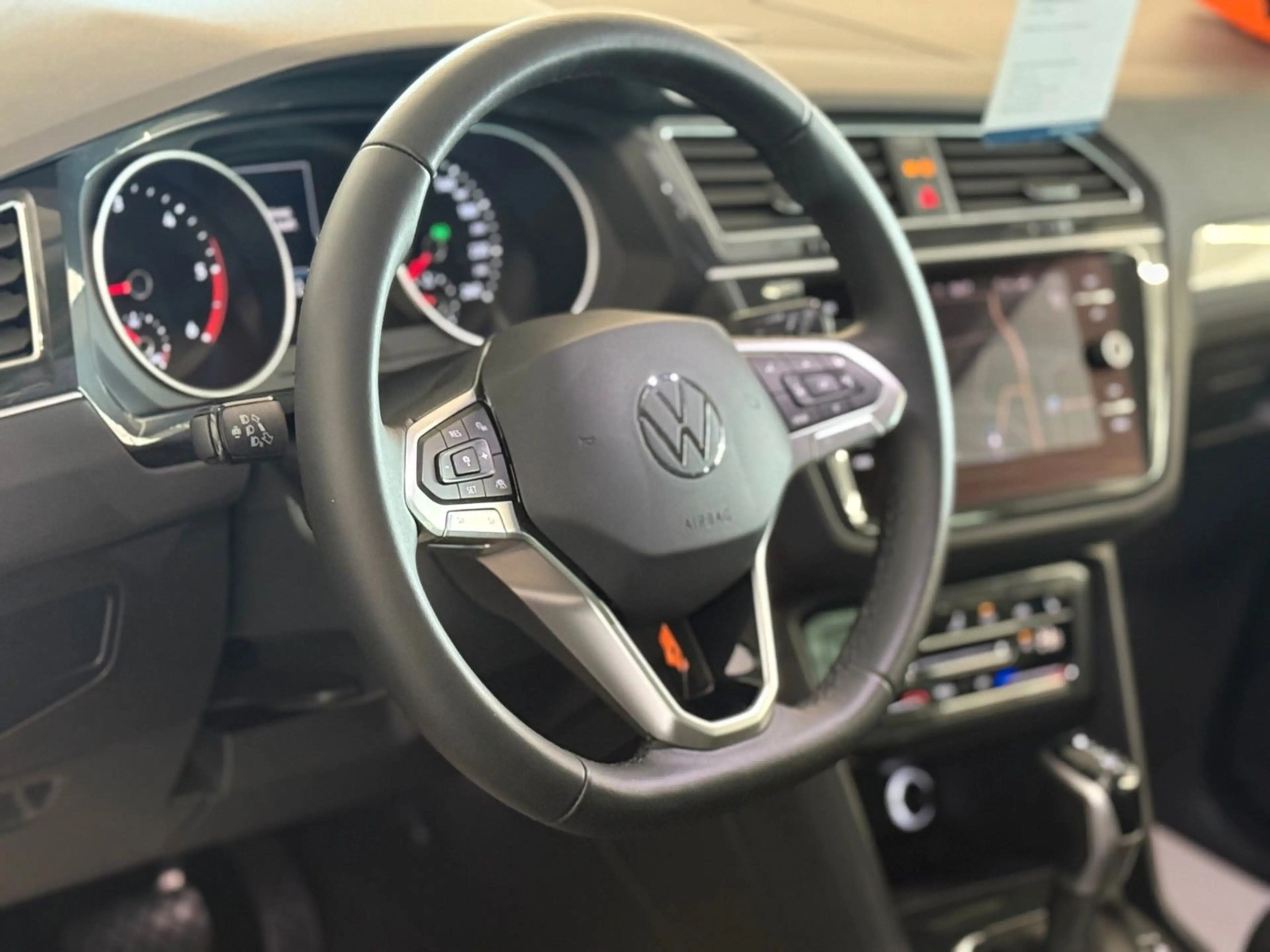 Volkswagen Tiguan Life DSG R-Kam APP ACC AHK TW LED Navi — photo 4