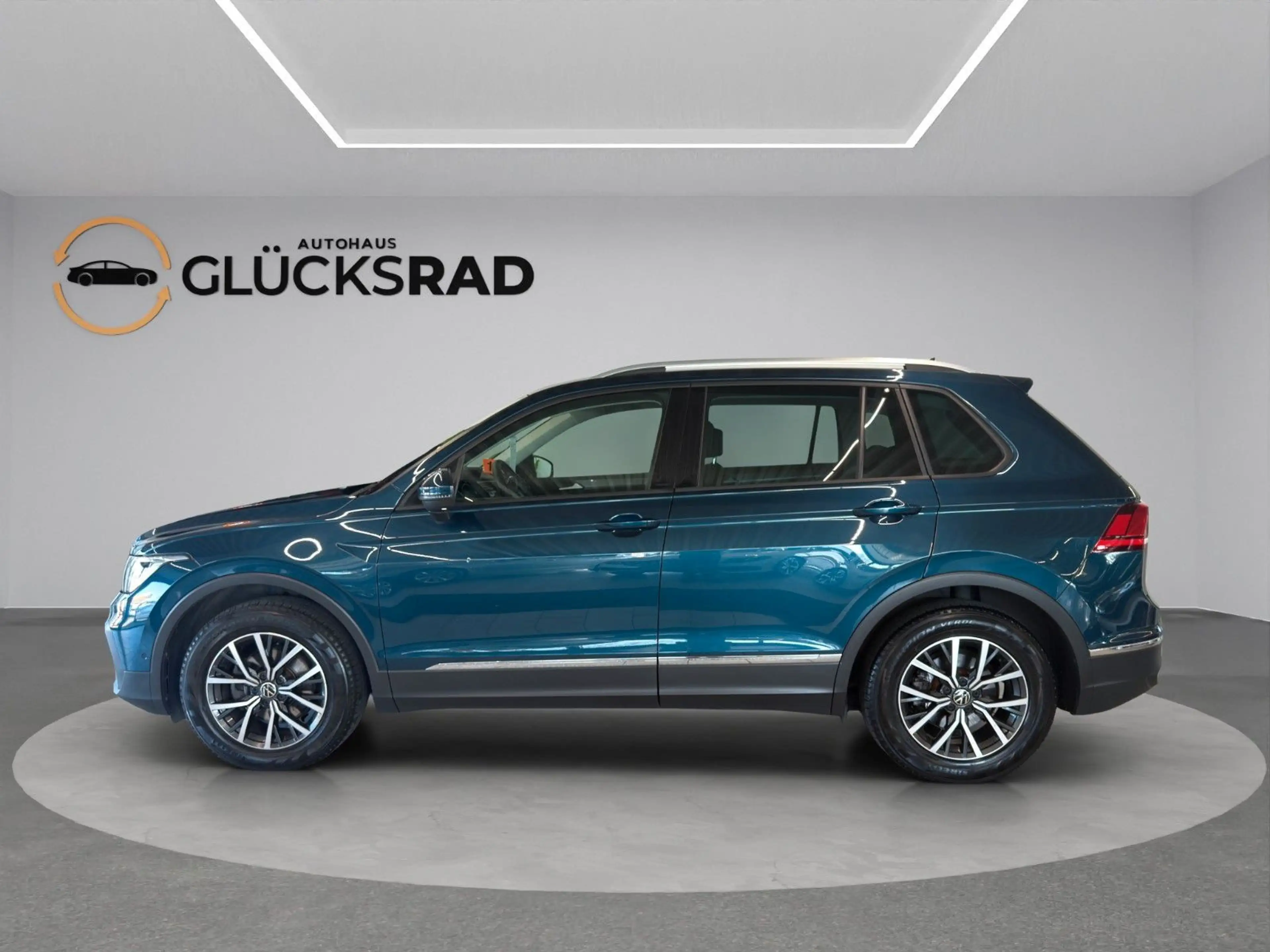 Volkswagen Tiguan Life DSG R-Kam APP ACC AHK TW LED Navi — photo 3