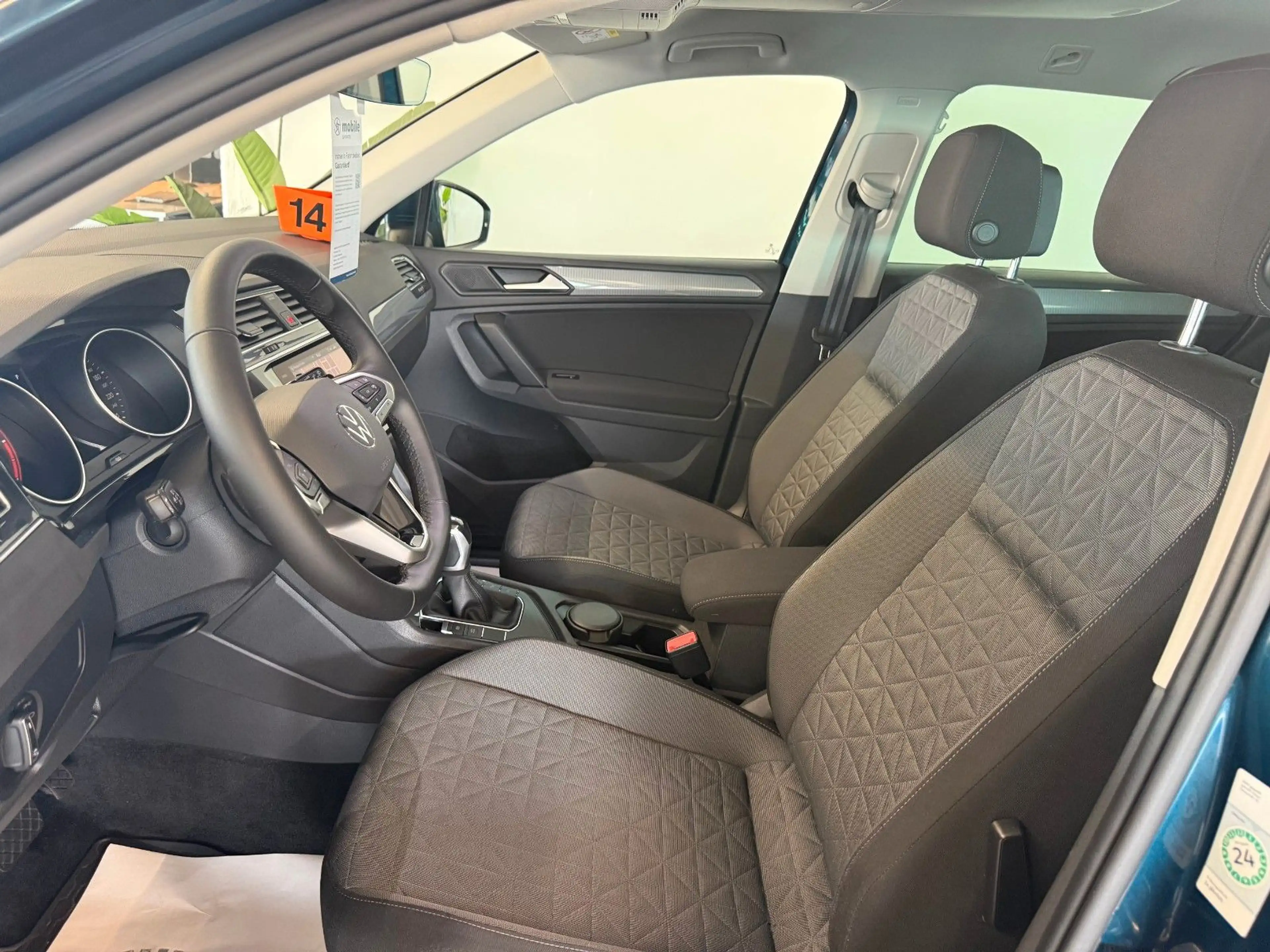 Volkswagen Tiguan Life DSG R-Kam APP ACC AHK TW LED Navi — photo 9