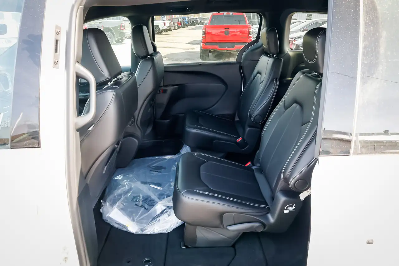 Chrysler Grand Caravan photo Chrysler Grand Caravan