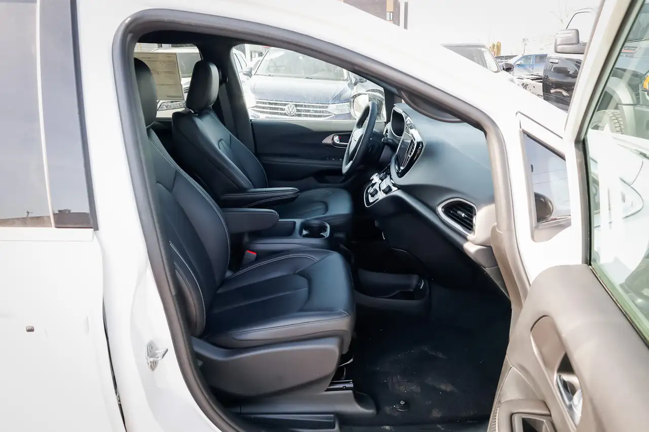 Chrysler Grand Caravan photo Chrysler Grand Caravan