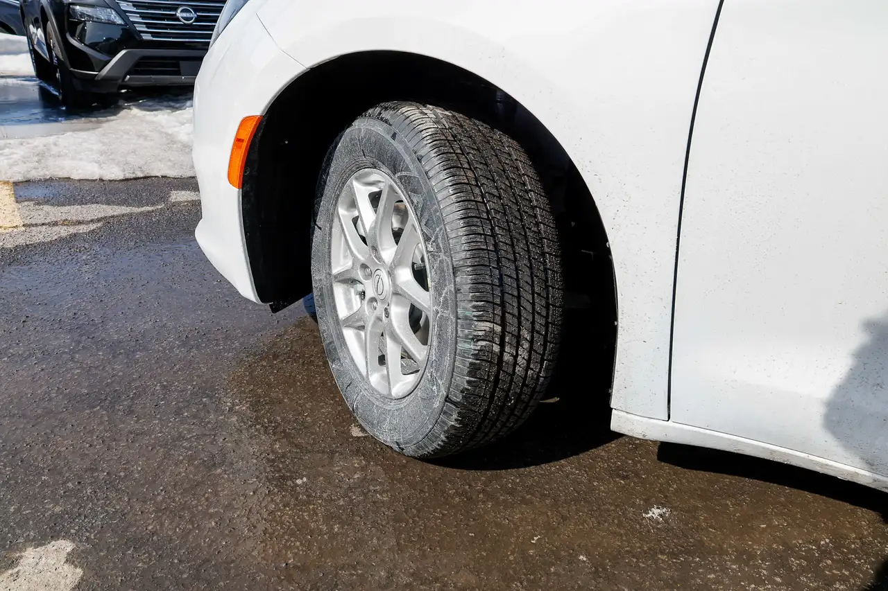 Chrysler Grand Caravan photo Chrysler Grand Caravan