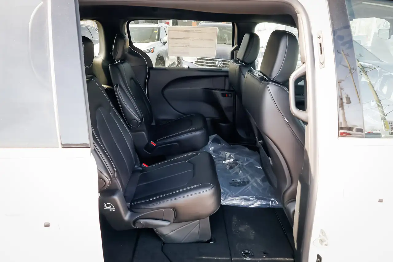 Chrysler Grand Caravan photo Chrysler Grand Caravan