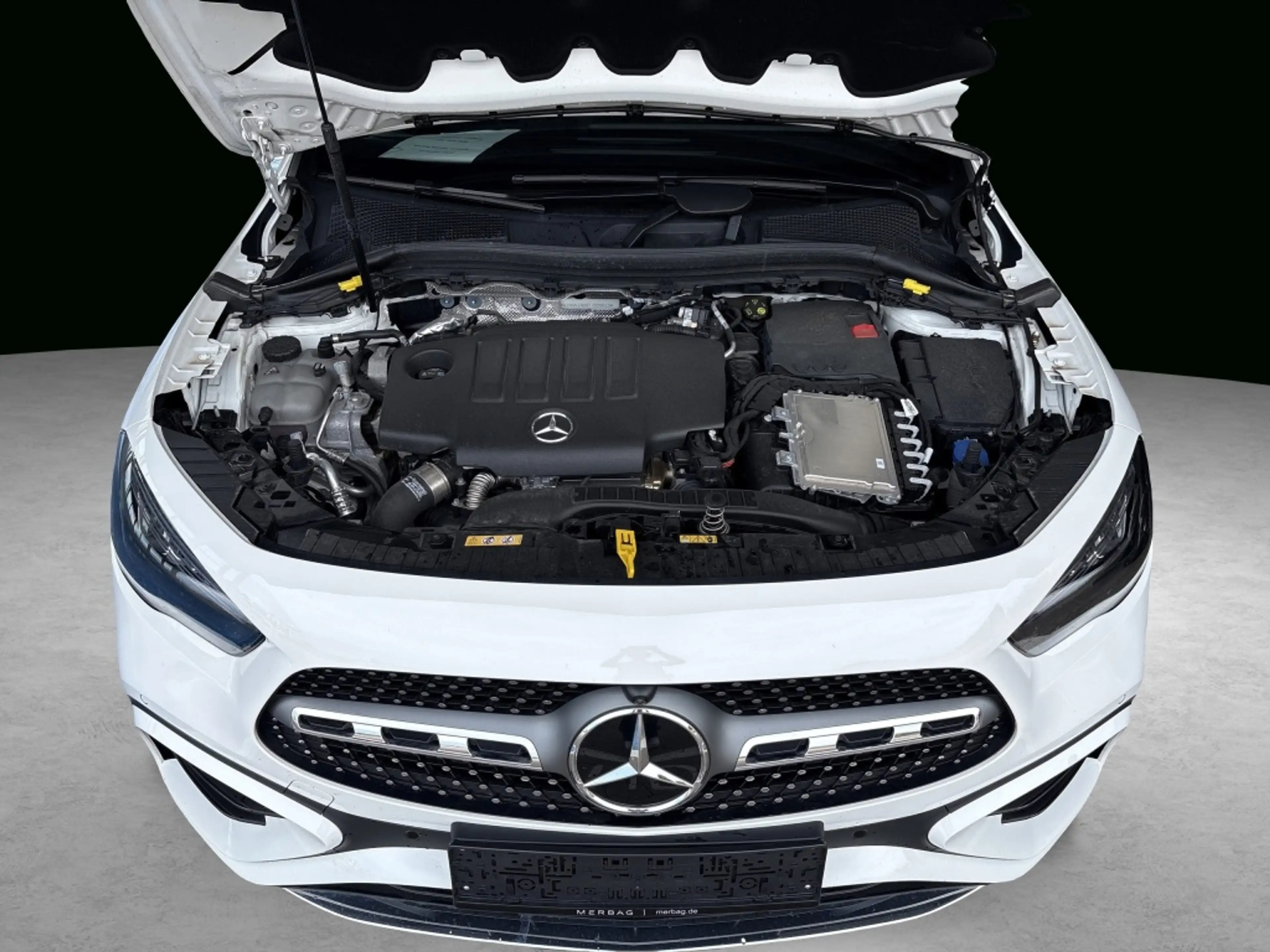 Mercedes-Benz GLA 180 d AMG AHK ACC DISTRONIC 360 PANO NAVI — photo 11