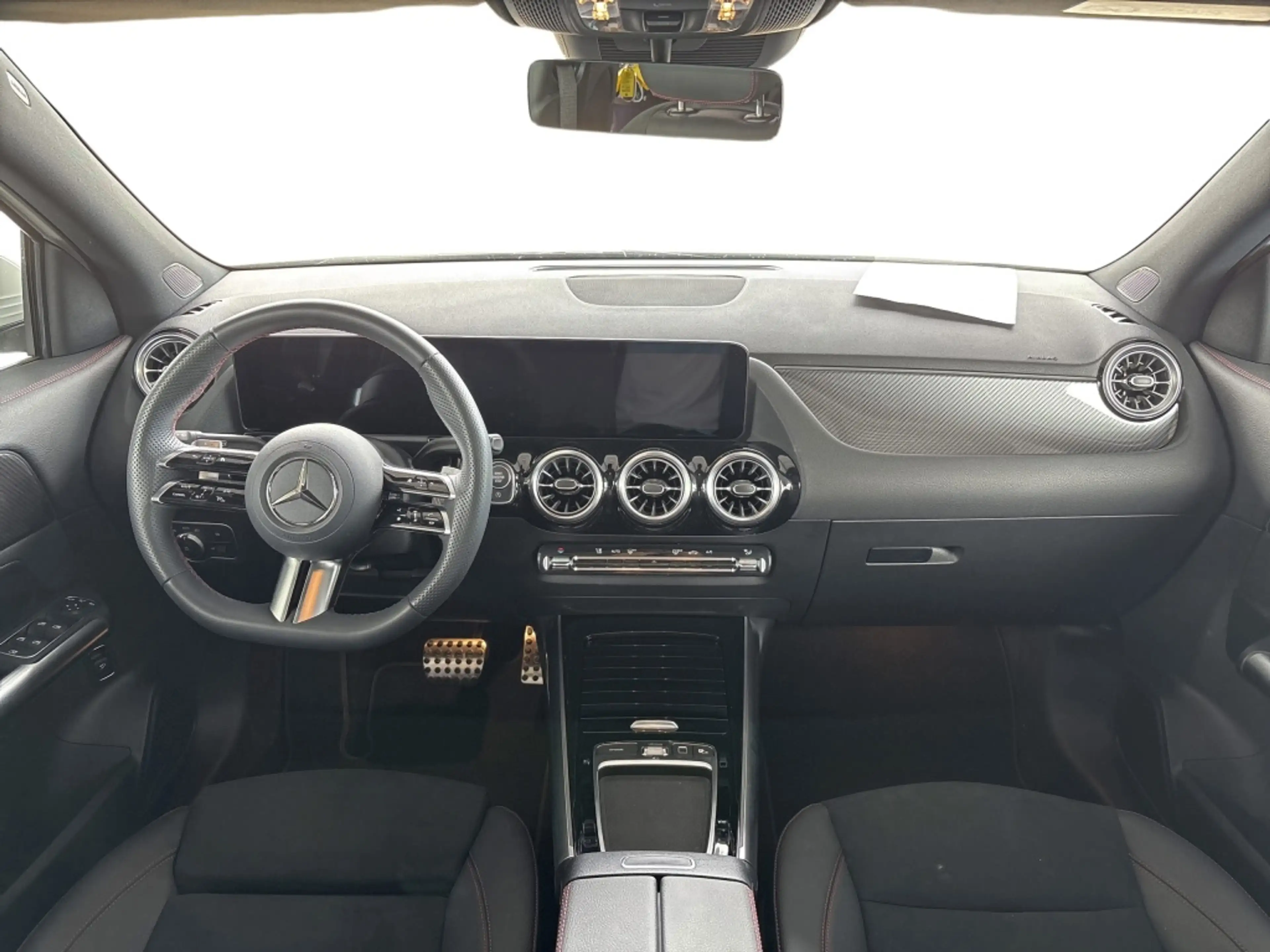 Mercedes-Benz GLA 180 d AMG AHK ACC DISTRONIC 360 PANO NAVI — photo 8
