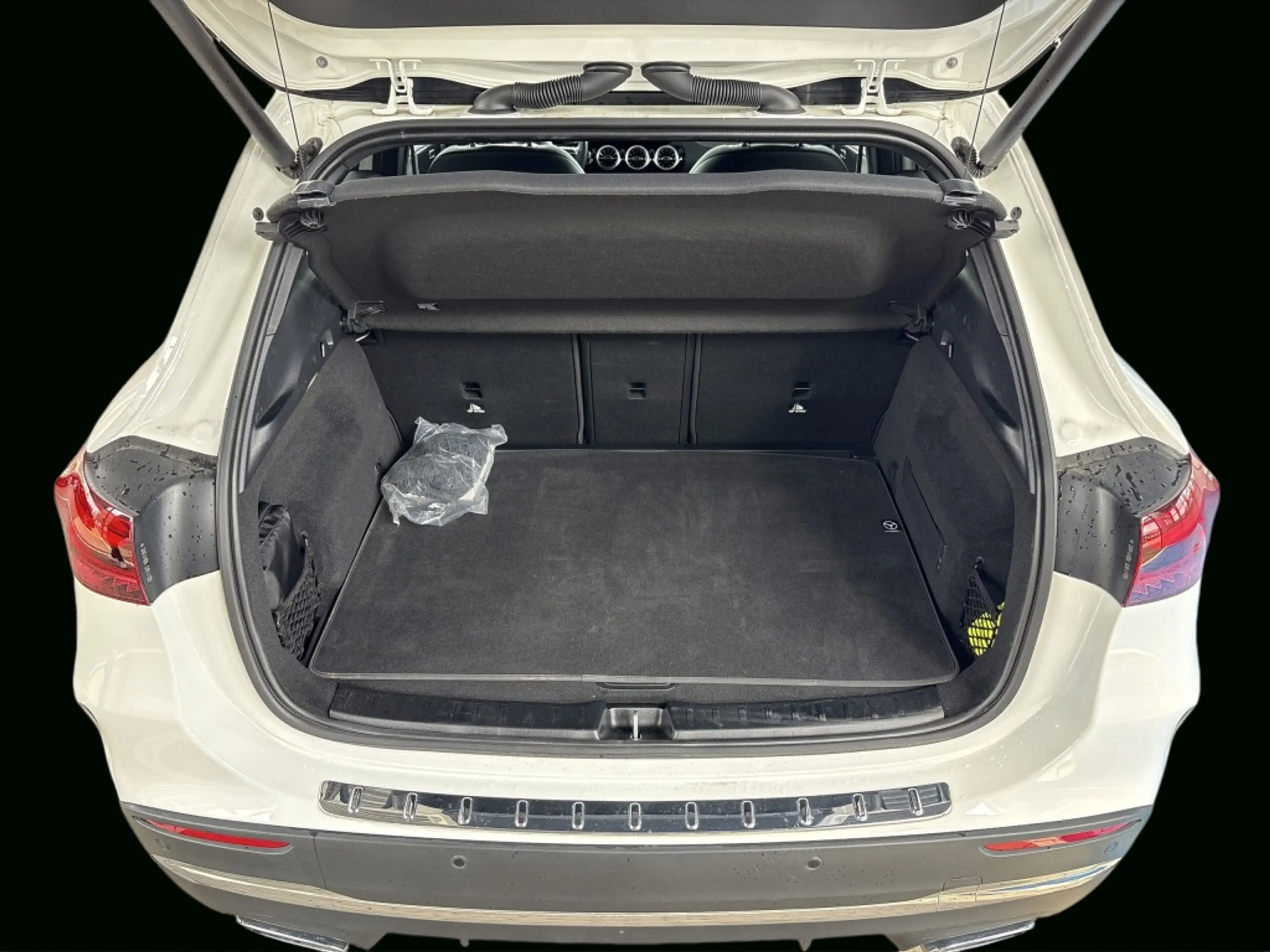 Mercedes-Benz GLA 180 d AMG AHK ACC DISTRONIC 360 PANO NAVI — photo 7