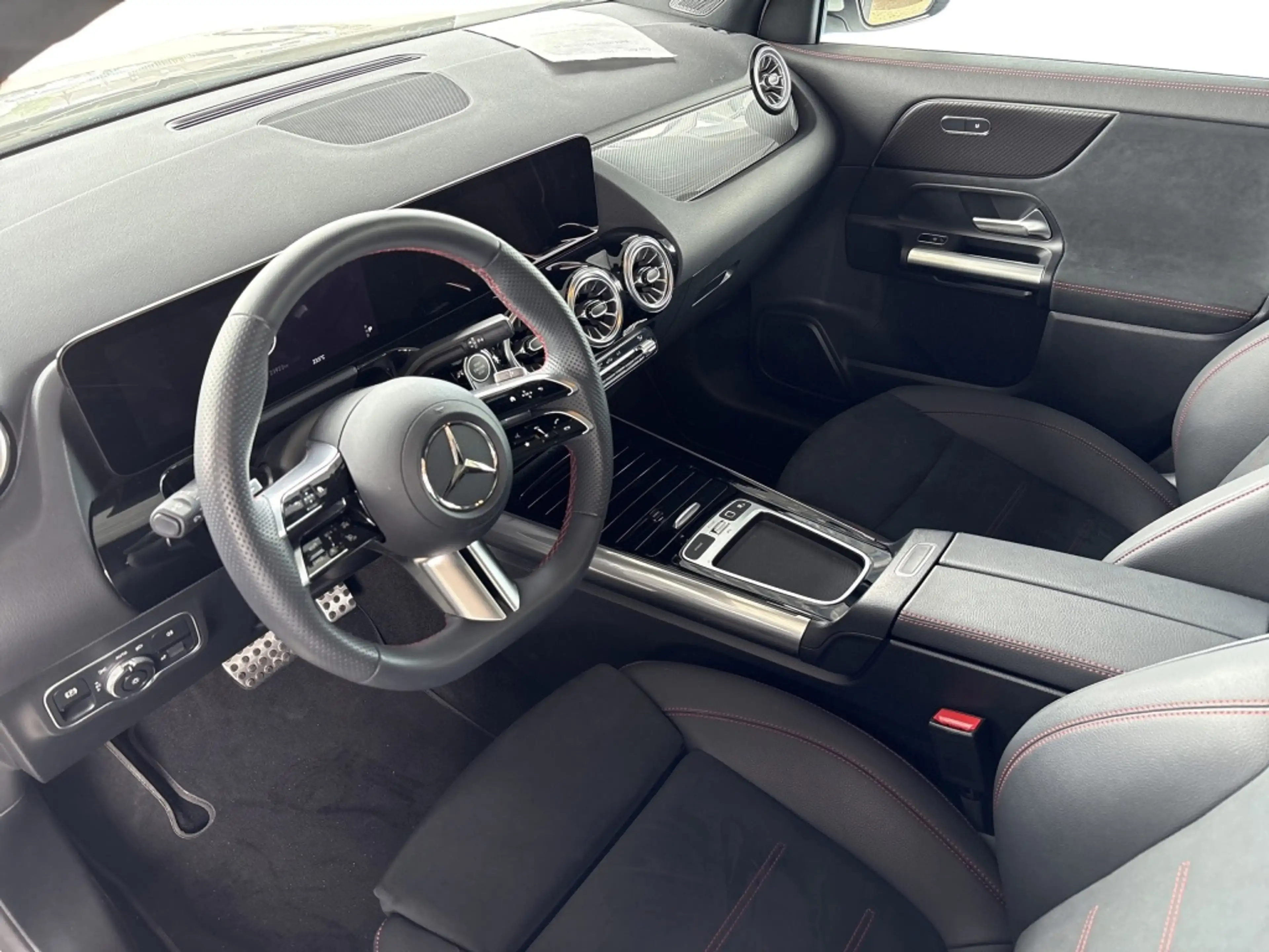 Mercedes-Benz GLA 180 d AMG AHK ACC DISTRONIC 360 PANO NAVI — photo 9